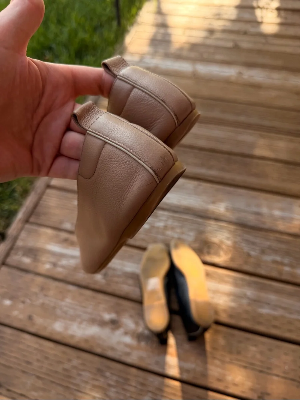 Everlane Day Glove in Tan Size 6.5 Leather Flats in Good Condition